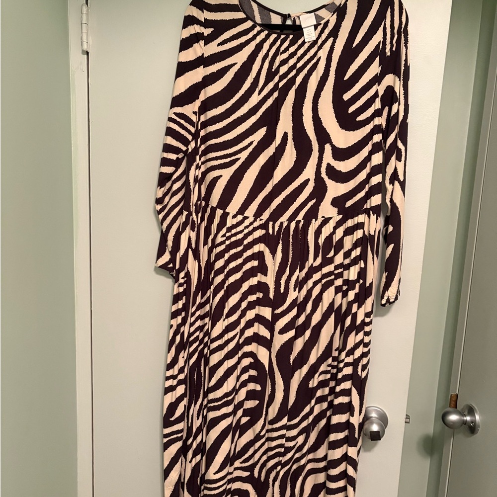 H&M Black and Cream Animal Print Top